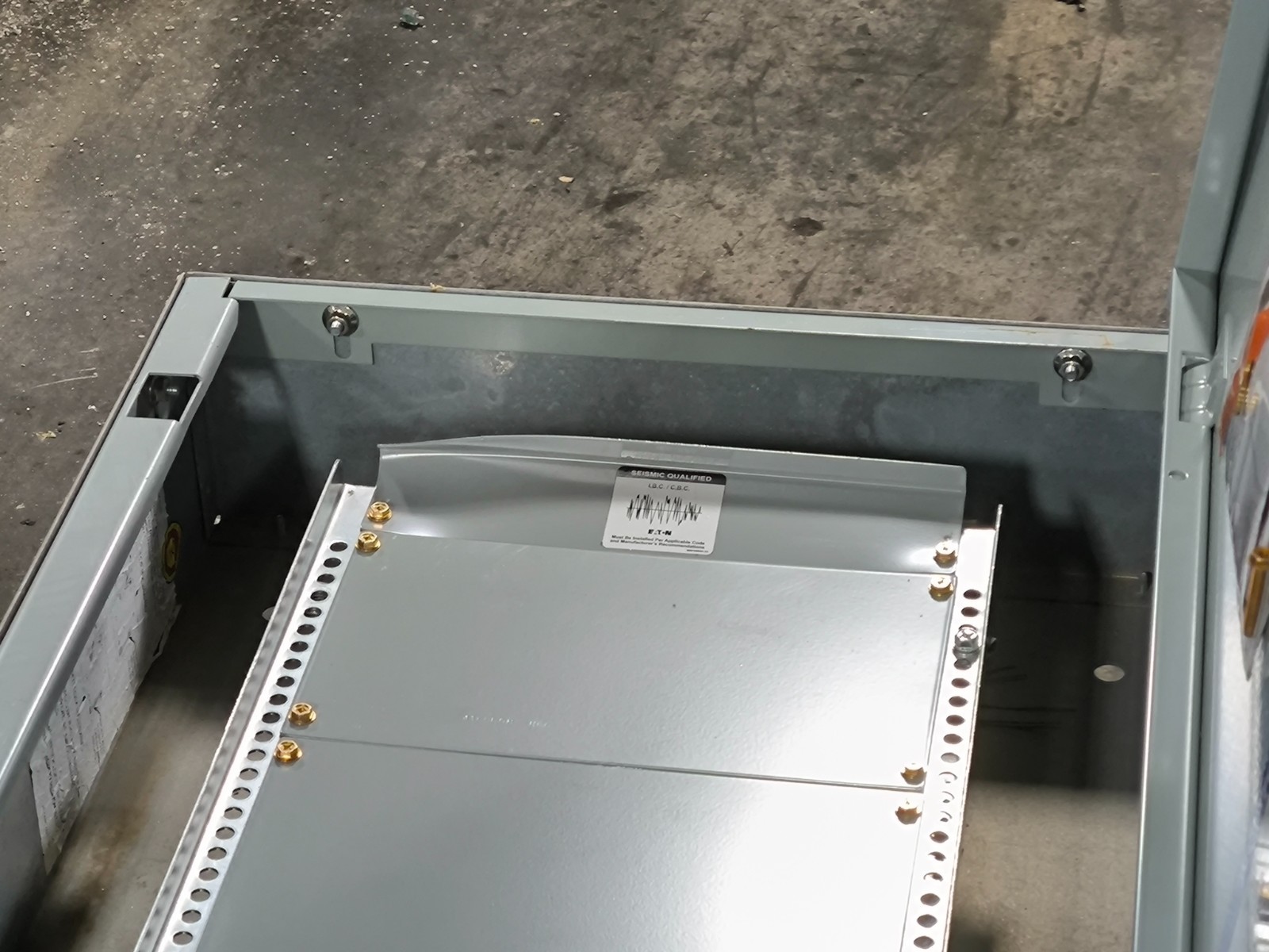 150/400 Amp. Eaton #PRL1A, Panelboard, 208Y/120 Volts, 3PH, 4 Wire, 42 Sp, Main & 21 breakers, AS IS - Image 4