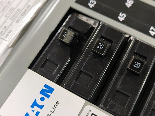 150/400 Amp. Eaton #PRL1A, Panelboard, 208Y/120 Volts, 3PH, 4 Wire, 42 Sp, Main & 21 breakers, AS IS - Image 6