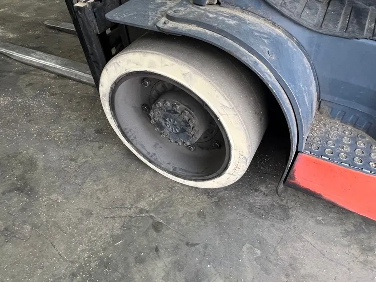 14000 lb. Toyota #8FGC70U, forklift, 2017 - Image 2