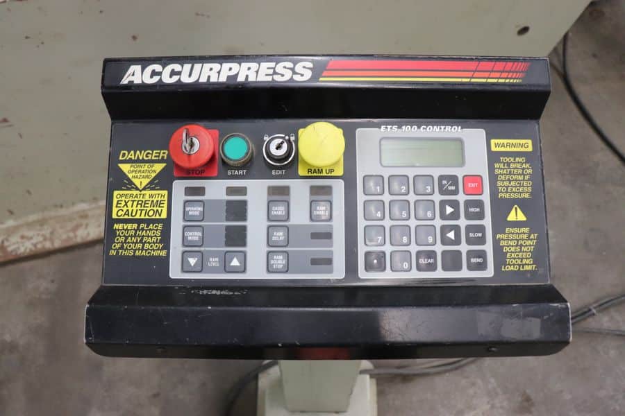 130 Ton, Accurpress #713012, Hydraulic Press Brake, Automec CNC150, 12' bed, 124" between housing, 14" open - Image 10