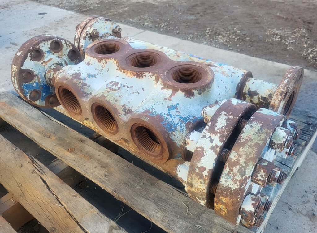 Wheatley #P-323, Triplex Pump Fluid End, 3.125" Stroke, Steel Fluid End, 2.5" NPT Suction, 2" NPT Discharge - Image 2