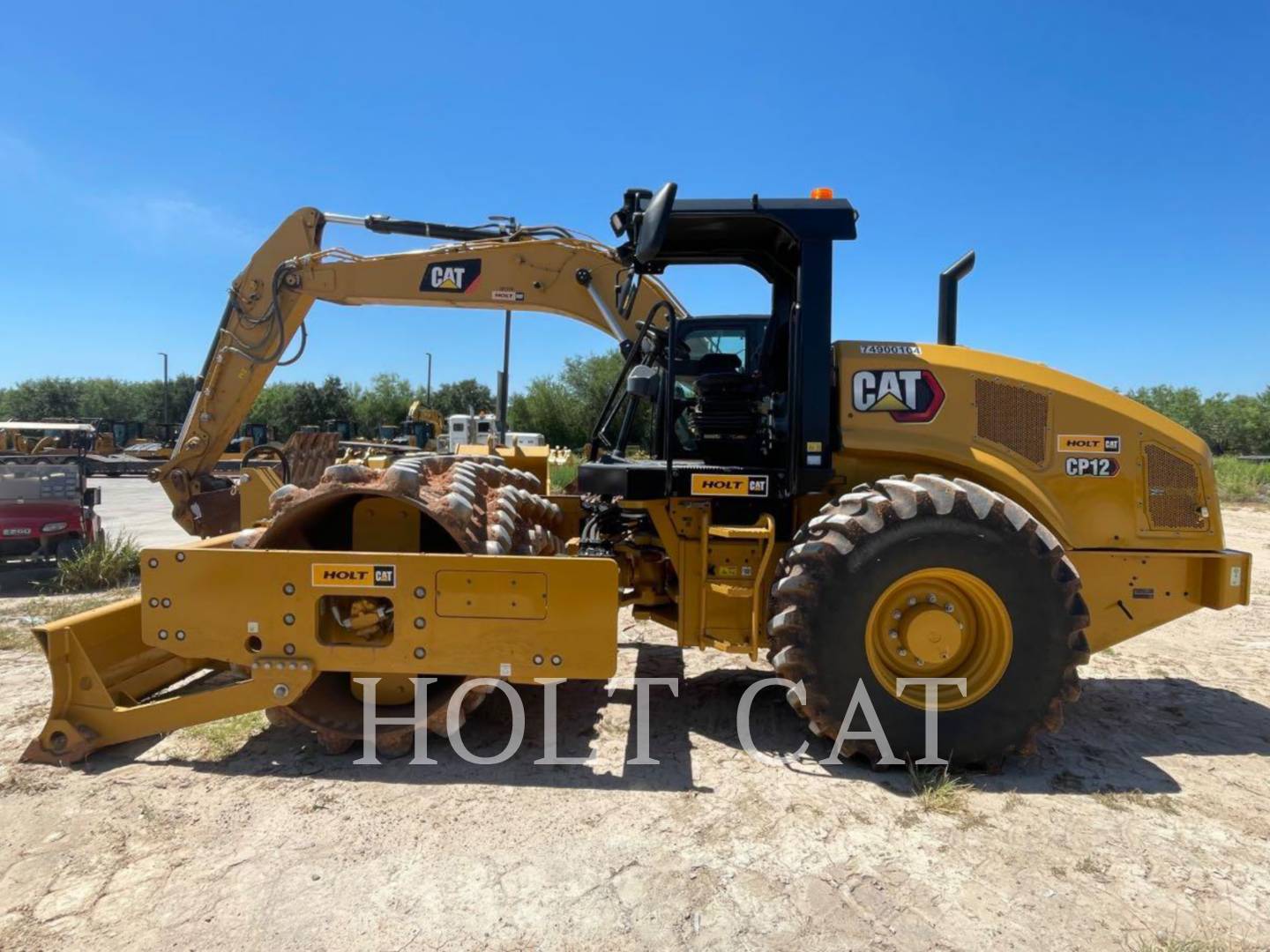 Caterpillar CP12, Vibratory Single Drum Pad, 168 hours, S/N: 74900104, 2024 - Image 1