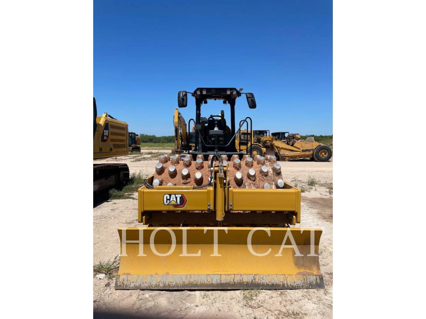 Caterpillar CP12, Vibratory Single Drum Pad, 168 hours, S/N: 74900104, 2024 - Image 3
