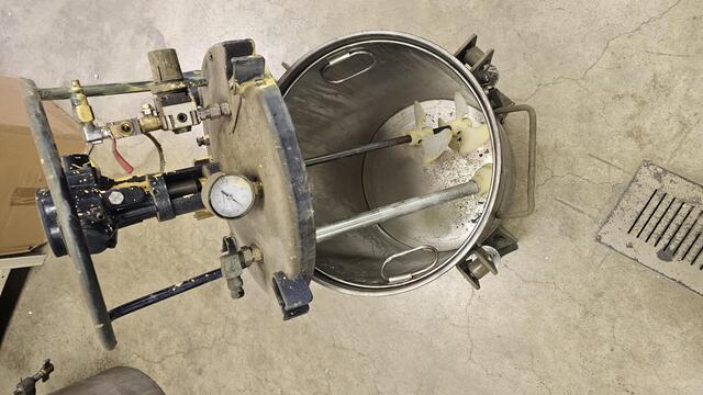 30L pressure pot, Model 8311A - Image 1