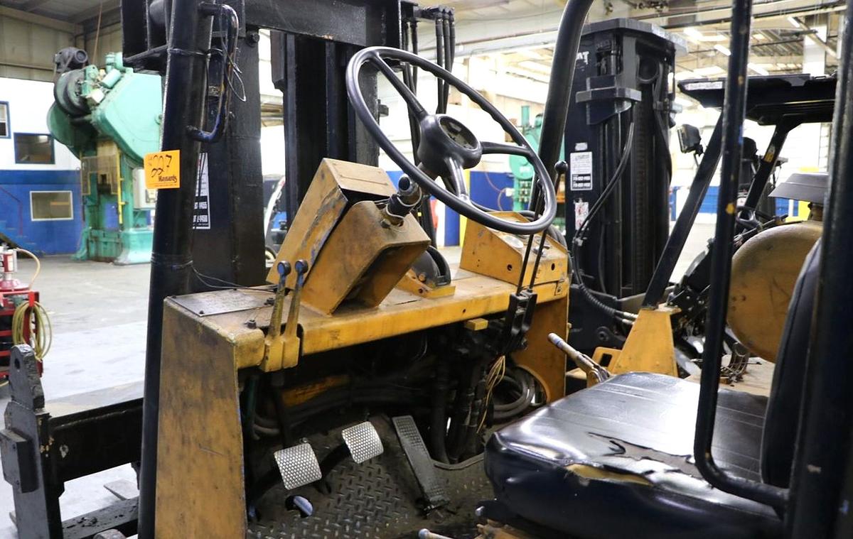 20600 lb. Silent Hoist #FKS12, Riggers Forklift, LPG Fueled, 4334 hours - Image 6