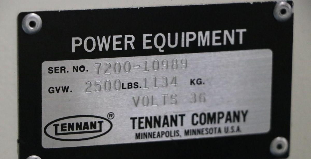 Tennant #7200, Industrial Rider/Scrubber, Battery Operated, 36" Cleaning Path, 2" Scrub Head Offset, 2500 - Image 9