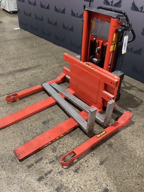 Interthor #ELFSR1001/890, Electric Powered Pallet Jack, 2011 - Image 2