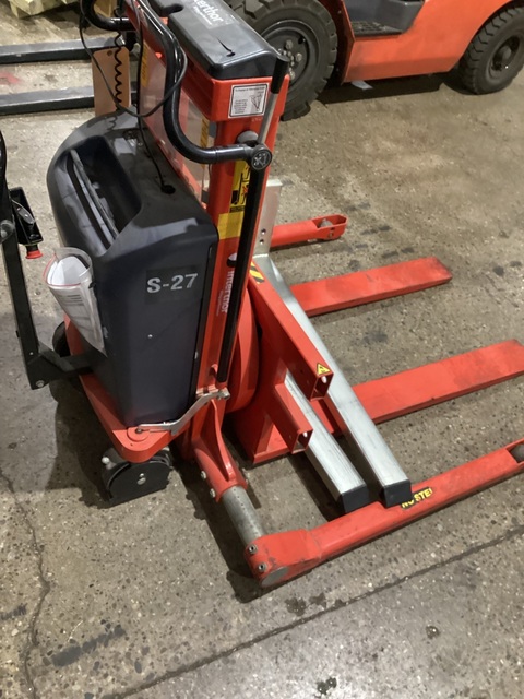 Interthor #ELFSR1001/890, Electric Powered Pallet Jack, 2011 - Image 6