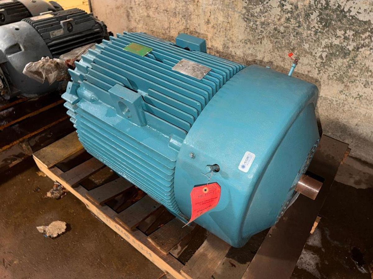 125 HP 1490 RPM General Electric Motors, AC Motor, Frame 445TS, 575 Volts, 117 amps, 2015 - Image 1