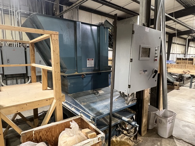 Vecoplan #VAZ-120, hopper fed wood grinder, infeed conveyor belt with incline conveyor - Image 2