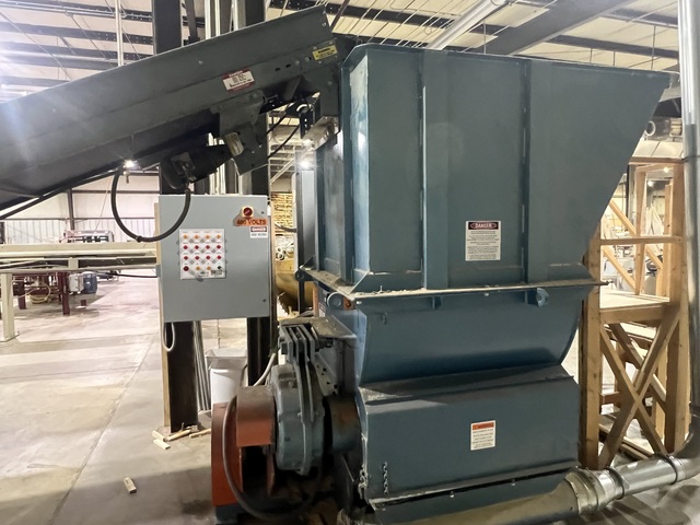 Vecoplan #VAZ-120, hopper fed wood grinder, infeed conveyor belt with incline conveyor - Image 3