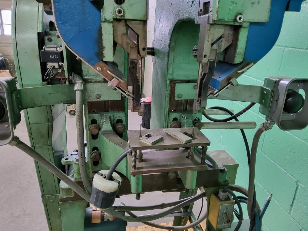 Chicago #722, double rivet machine, S/N 1347-DS - Image 3