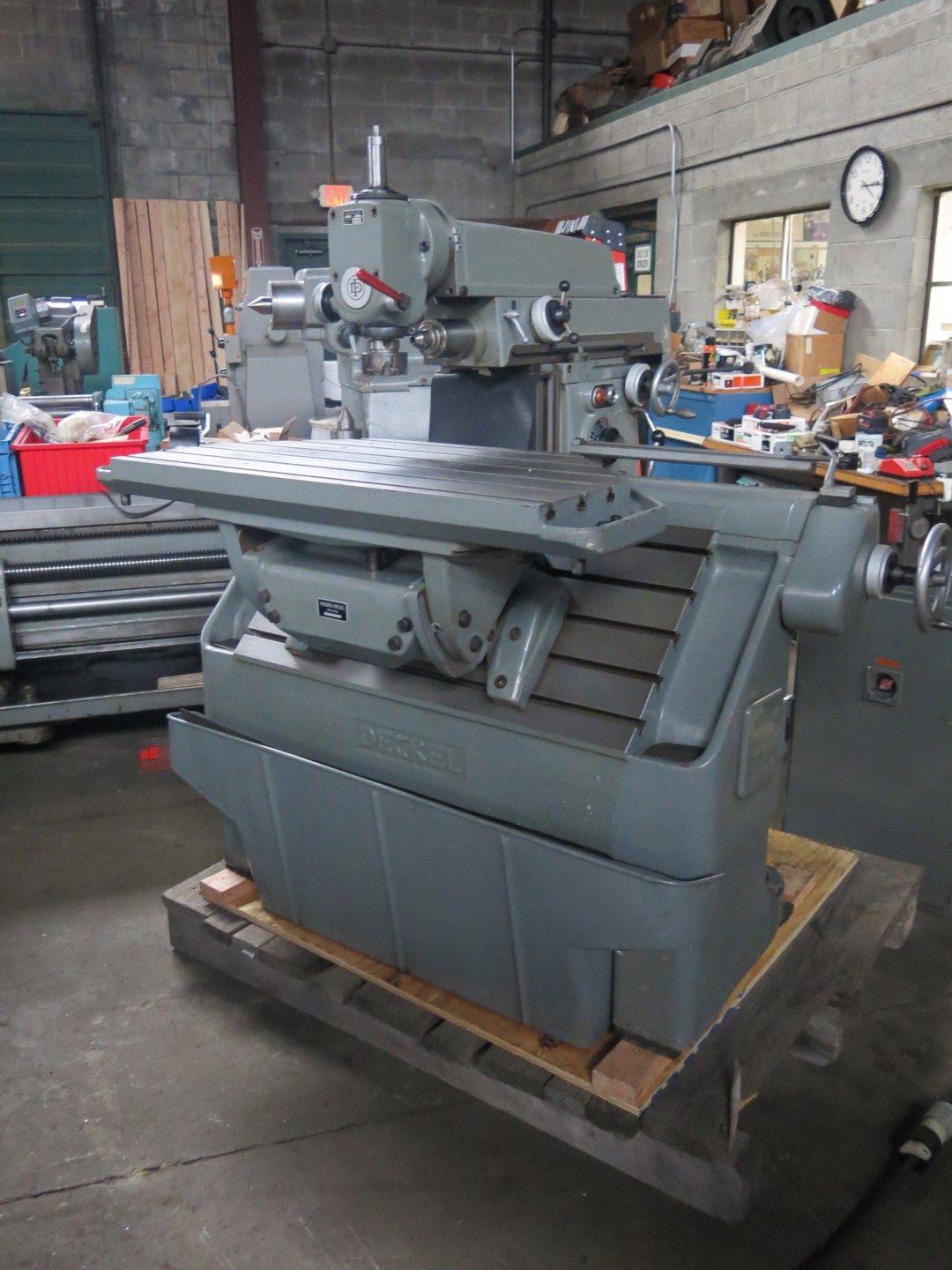 Deckel #FP3L, universal milling machine, 20-1/2" x39-1/8" table, tilting table, #40 taper - Image 1