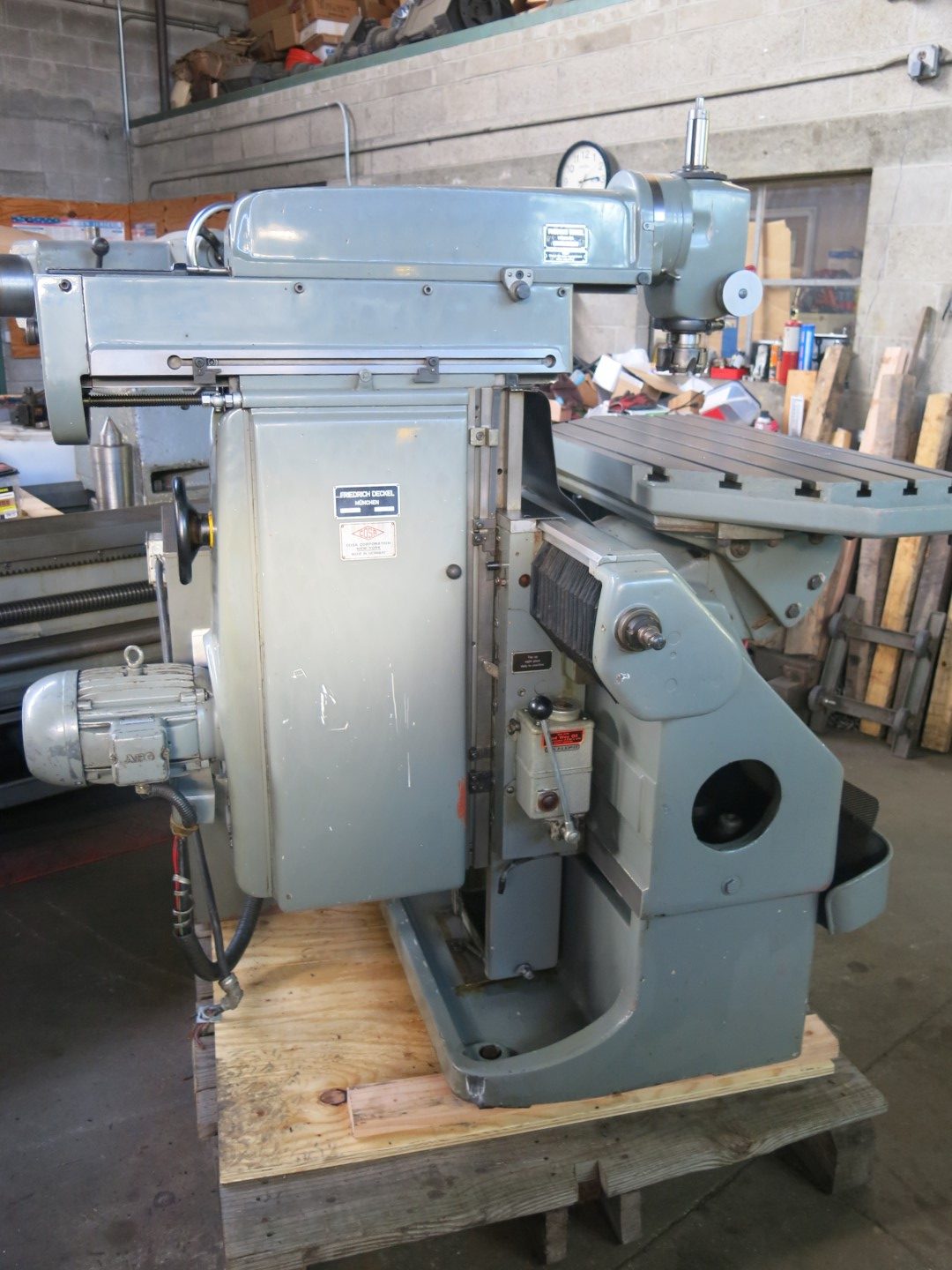 Deckel #FP3L, universal milling machine, 20-1/2" x39-1/8" table, tilting table, #40 taper - Image 4