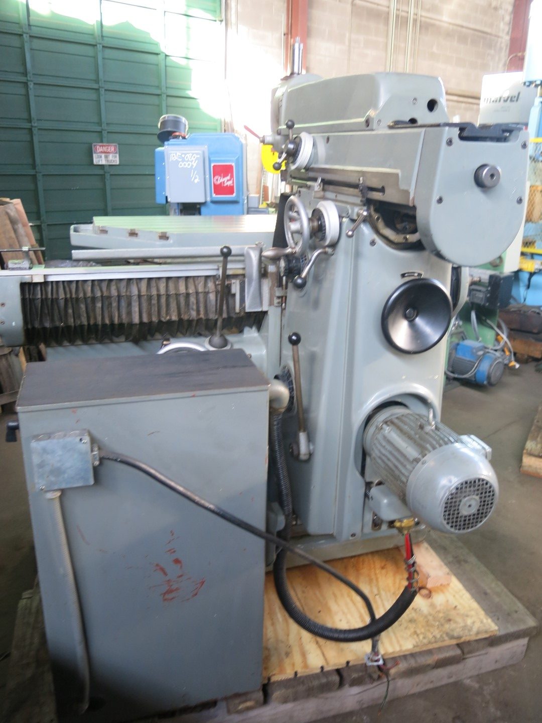 Deckel #FP3L, universal milling machine, 20-1/2" x39-1/8" table, tilting table, #40 taper - Image 9