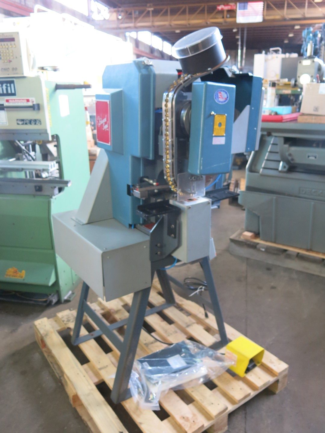 Model 92GW Edward Segal, grommet machine, 1/2 HP, electric foot switch actuation - Image 1