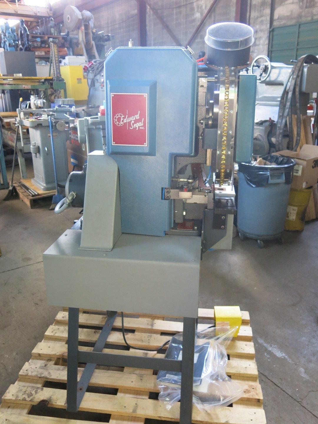 Model 92GW Edward Segal, grommet machine, 1/2 HP, electric foot switch actuation - Image 3