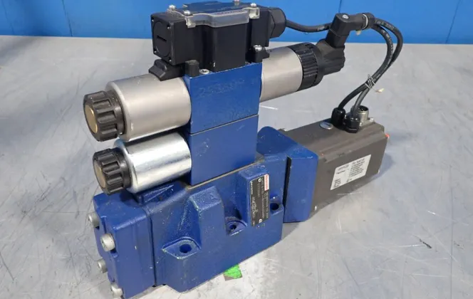 Rexroth #R900757494, Directional Hydraulic Valve - Image 1