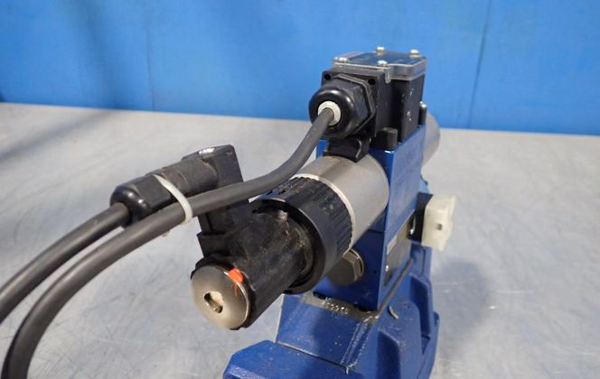 Rexroth #R900757494, Directional Hydraulic Valve - Image 2