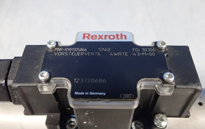 Rexroth #R900757494, Directional Hydraulic Valve - Image 4