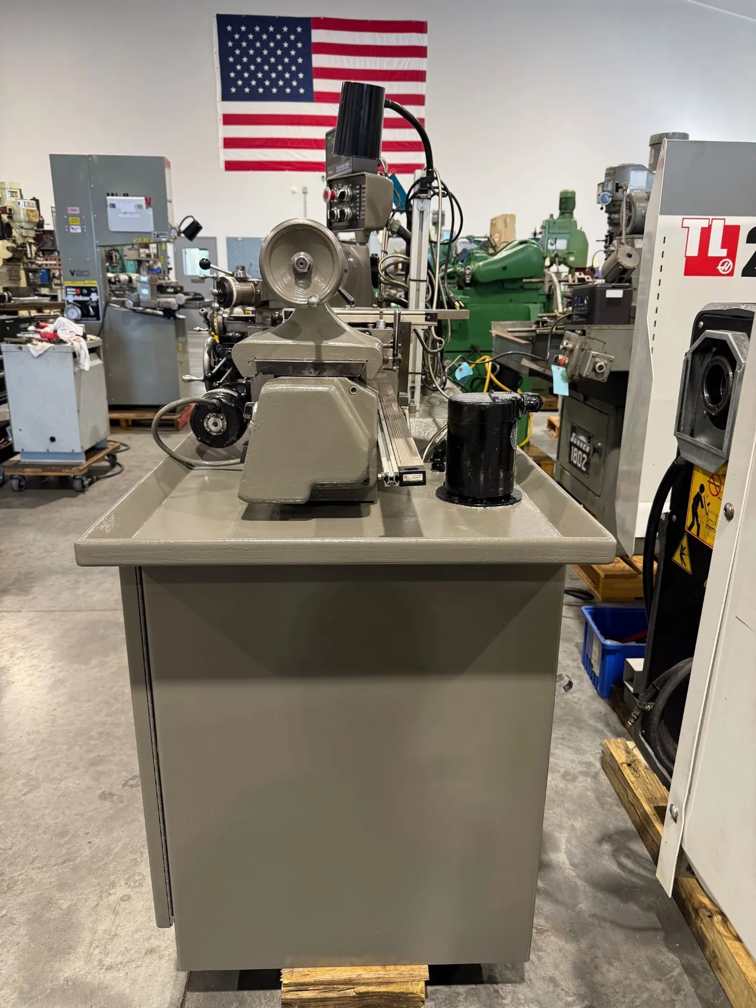 11" x 18" Hardinge #HLV-H, precision tool room lathe, 1.25" hole, Mitutoyo 2-Axis digital read out, 1988 - Image 6