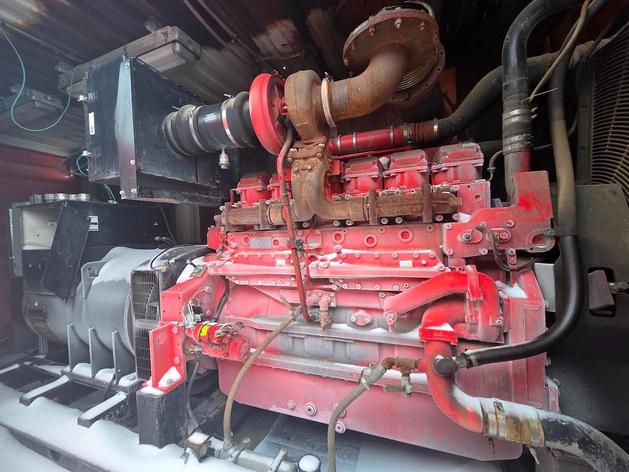 800 KW Cummins, diesel generator set, 347/600 Volts, 3-phase, 1220 HP @ 1800 RPM, QSK23-G7 NR2 engine, 2008 - Image 2