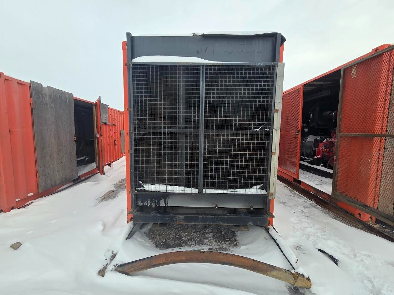 1000 KW Cummins, diesel generator set, 600 Volts, 3-phase, 1490 HP @ 1800 RPM, QST30-G5 engine - Image 2