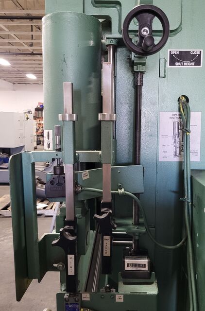 70 Ton, Betenbender #6-70T, hydraulic press brake, 6' overall, 72" between housing, 8" stroke, 4-way die & - Image 6