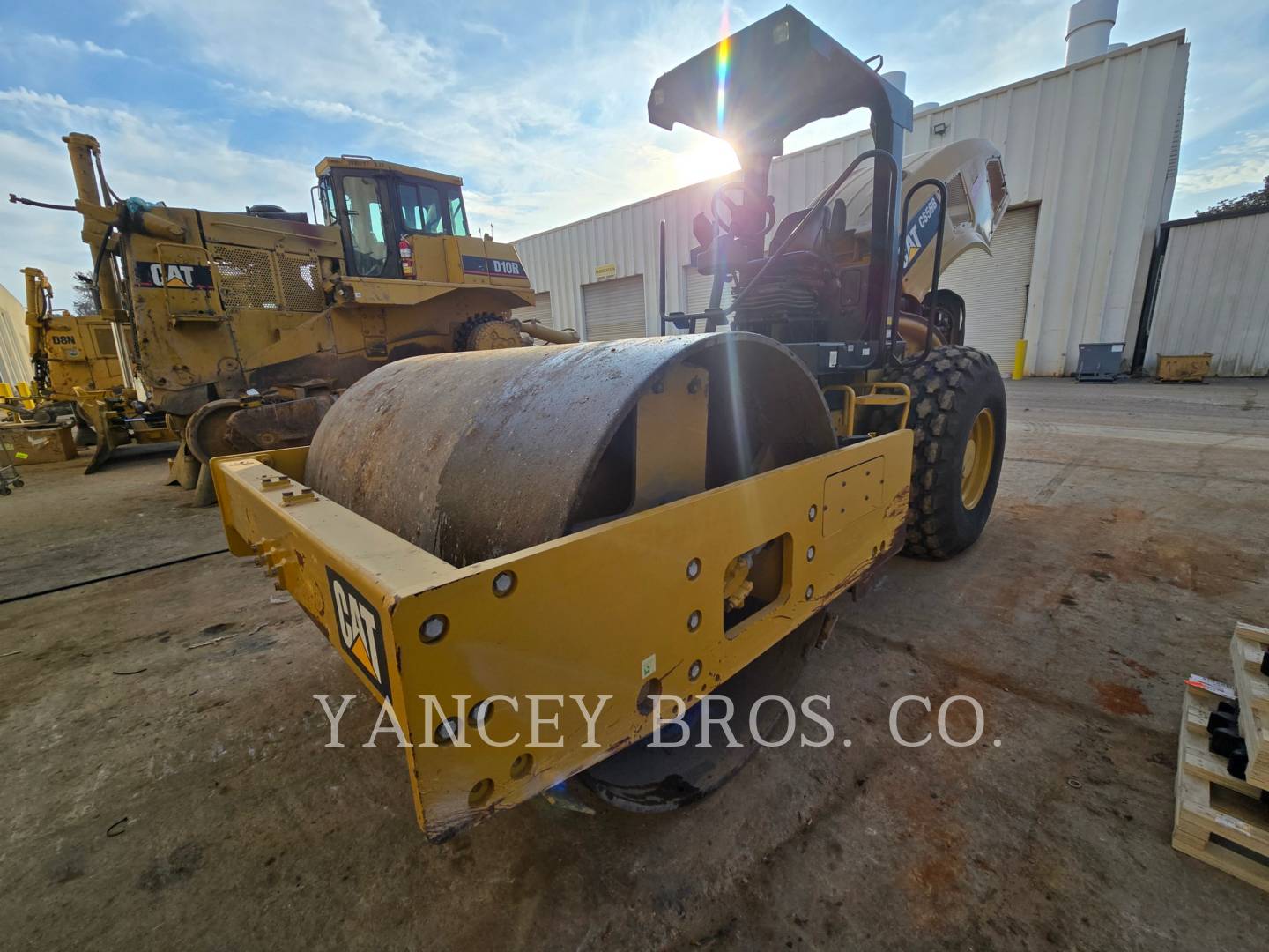 Caterpillar CS56B, Vibratory Single Drum Smooth, 2305 hours, S/N: S5600254, 2016 - Image 1