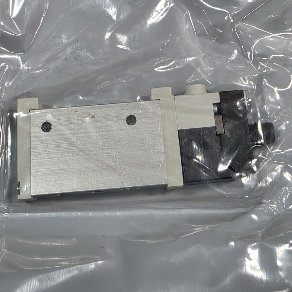 Festo #VUVG-L10-M52-RZT-M7-5R8L, 564212,, Air solenoid valve, Lot of 30, New - Image 3