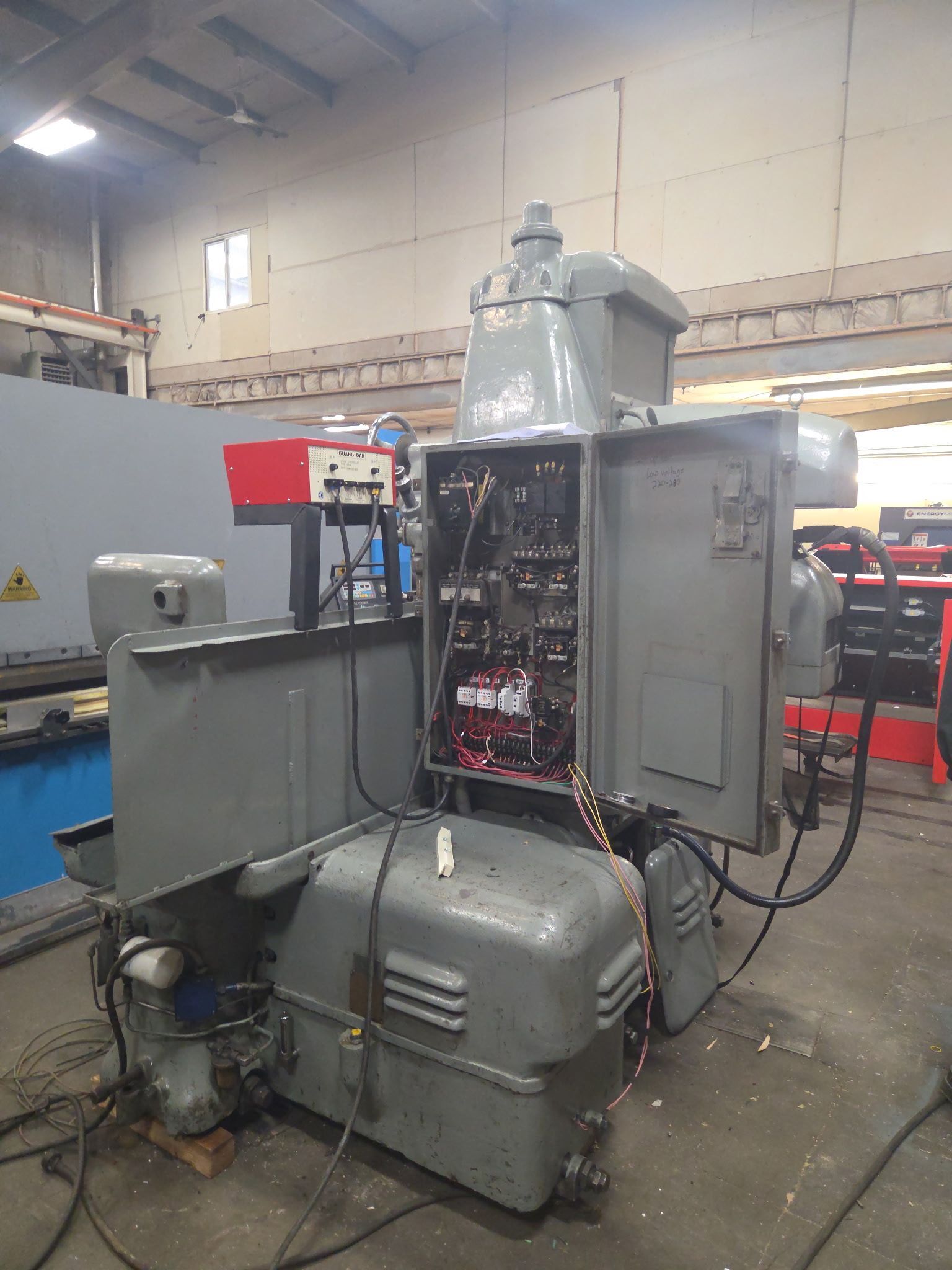 Mattison #1236, Reciprocating Surface Grinders, 12" x 26" table, 15 HP, 20" x 3" wheel, 220 V., coolant - Image 2