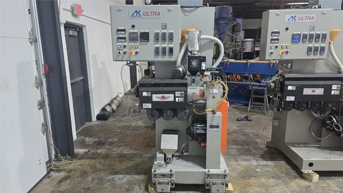 1" American Kuhne, extruder, 24:1 L/D ratio, 42" centerline, rectangular feed throat, Eurotherm 3208 temp - Image 1