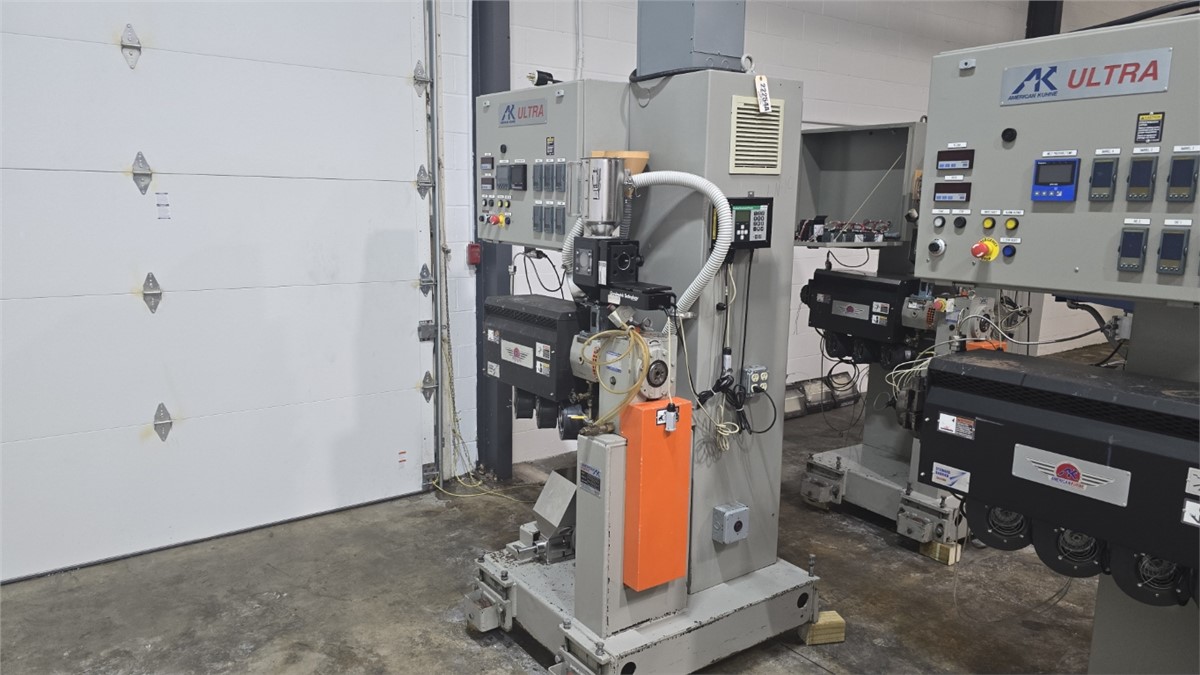 1" American Kuhne, extruder, 24:1 L/D ratio, 42" centerline, rectangular feed throat, Eurotherm 3208 temp - Image 2