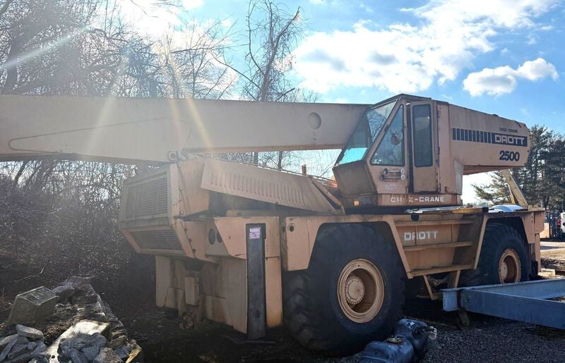 Drott #2500, 25 ton, hydraulic rough terrain crane - Image 2