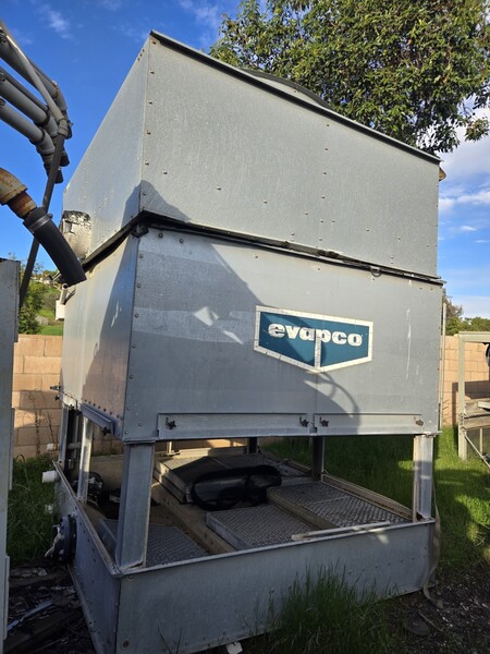 165 Ton, Evapco #AT19-88, cooling tower, 7.5 HP Baldor motor, Fr.213T - Image 2