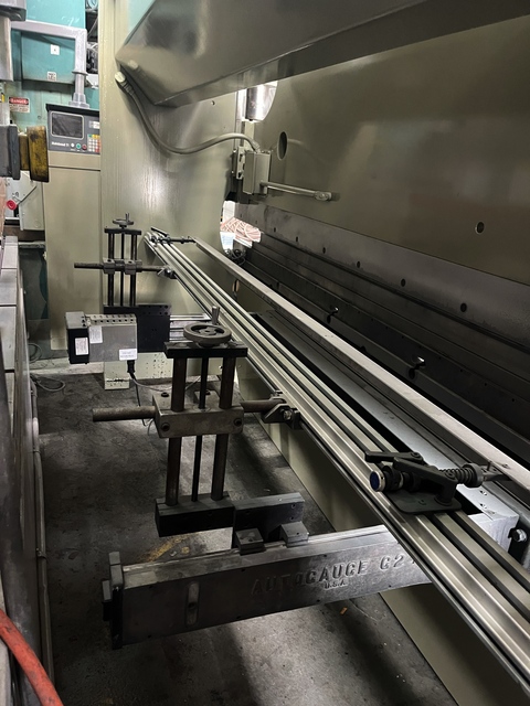 90 Ton, Cincinnati #90CBII, CNC press brake, 12' overall, 126-3/4" between housing, 8" stroke, 7" throat, 15 - Image 2