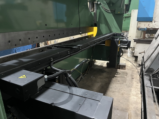 175 Ton, Cincinnati #175AF12 Autoform, CNC hydraulic press brake, 14' overall, 150-1/2" between housing, 10" - Image 6