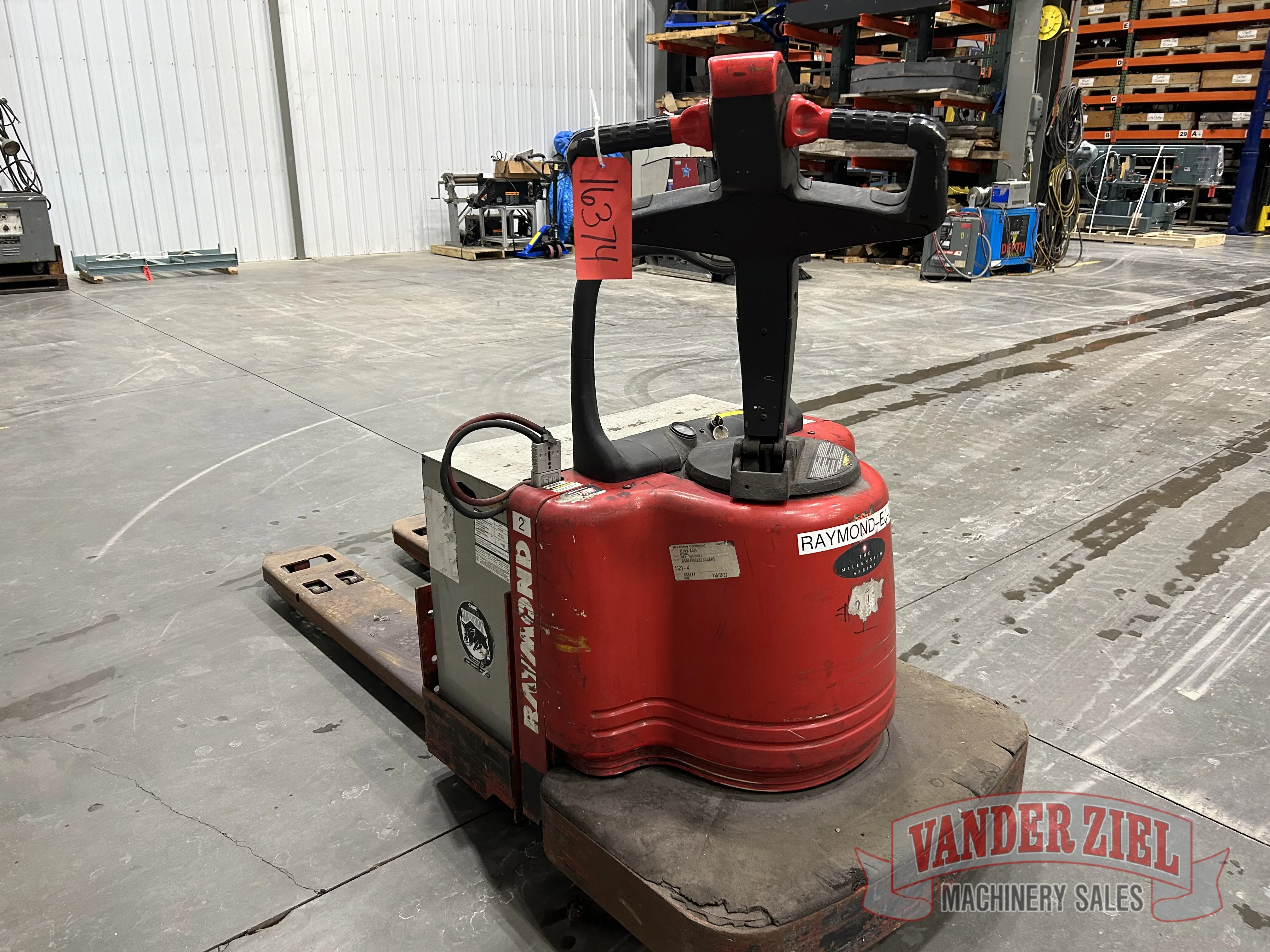 Raymond, Electric Pallet Jack w/ Charger, 6000 lb. capacity, 24 Volt - Image 4