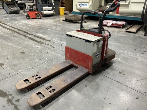 Raymond, Electric Pallet Jack w/ Charger, 6000 lb. capacity, 24 Volt - Image 5