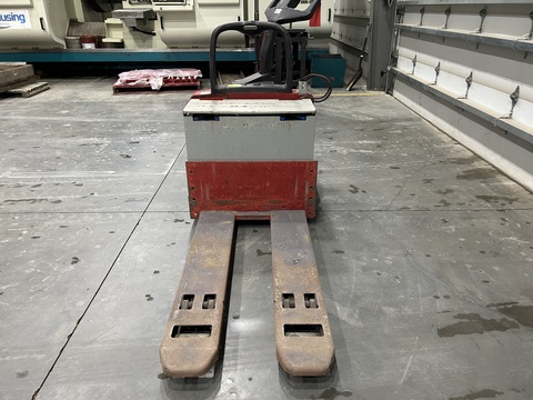 Raymond, Electric Pallet Jack w/ Charger, 6000 lb. capacity, 24 Volt - Image 7
