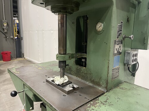8 Ton, Denison, Hydraulic Multipress, 12" stroke, 2.25" ram diameter, 7" throat, 18" daylight, 9 GPM pump - Image 7