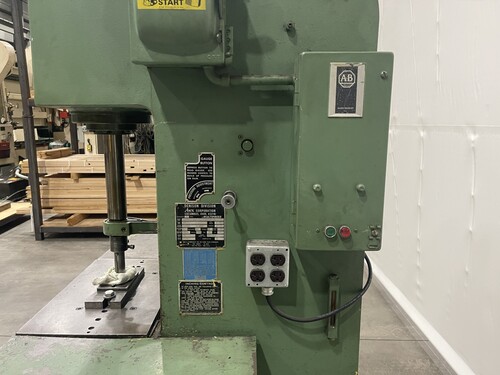 8 Ton, Denison, Hydraulic Multipress, 12" stroke, 2.25" ram diameter, 7" throat, 18" daylight, 9 GPM pump - Image 9