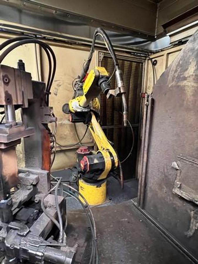 Fanuc, dual robotic welding cell, Fanuc ArcMate 100iB 6-Axis robot, Fanuc RJ3iB Control, teach pendant - Image 6