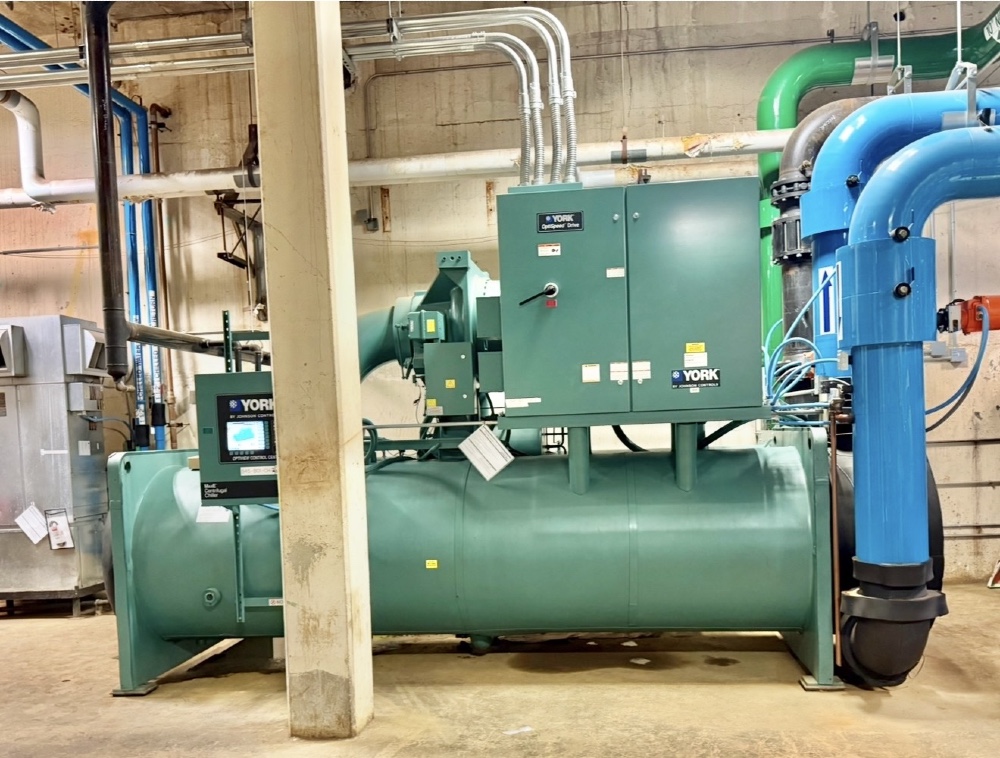 850 Ton, York #YKKSKSH9 CUG MaxE, centrifugal chiller, 2017 - Image 1