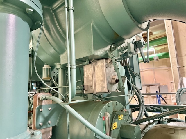 850 Ton, York #YKKSKSH9 CUG MaxE, centrifugal chiller, 2017 - Image 2