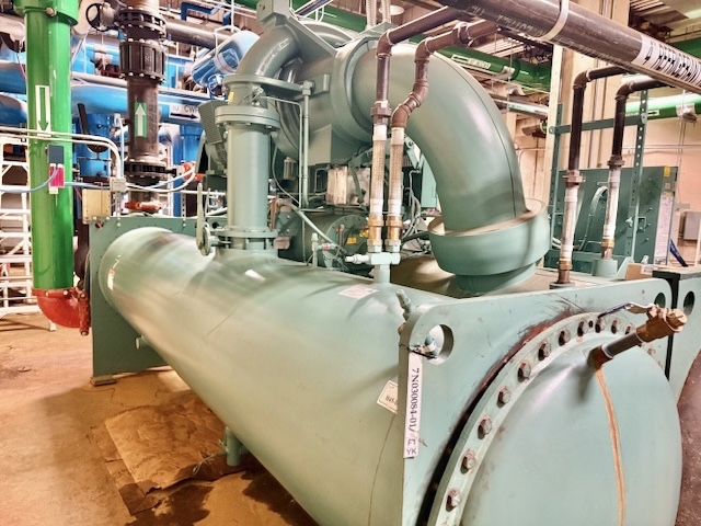 850 Ton, York #YKKSKSH9 CUG MaxE, centrifugal chiller, 2017 - Image 3