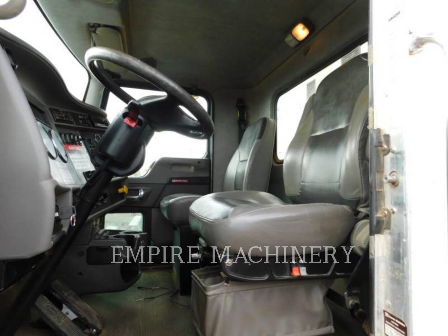 Kenworth (Obsolete) 4K TRUCK, Water Truck, 10773 hours, S/N: 2NKHLJ9X8JM223423, 2018 - Image 4