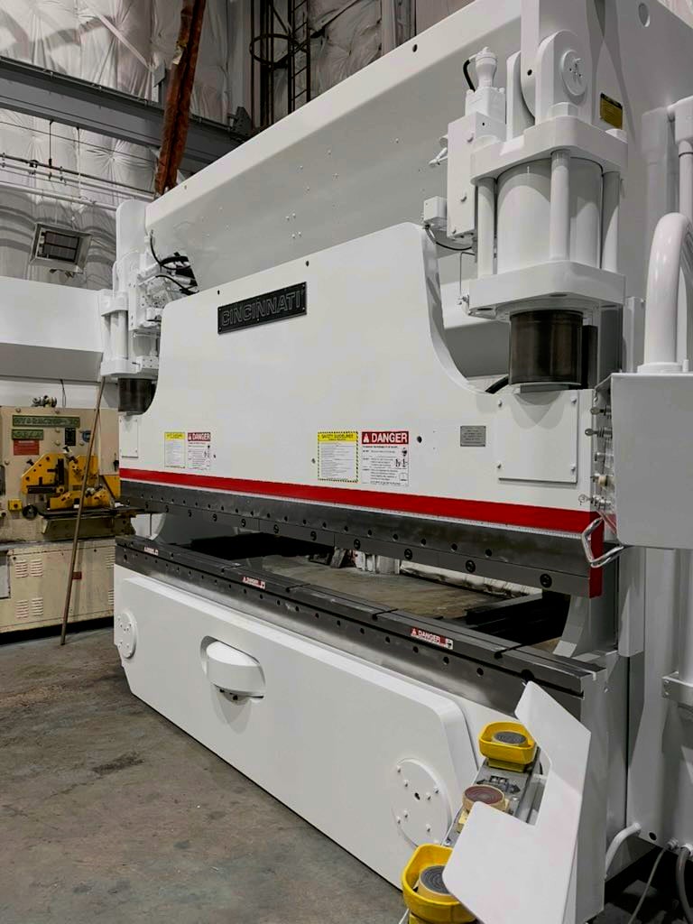 230 Ton, Cincinnati #230FMII, CNC Hydraulic Press Brake, 12" bed, 10' 6.5" between housings, 19" open height - Image 2