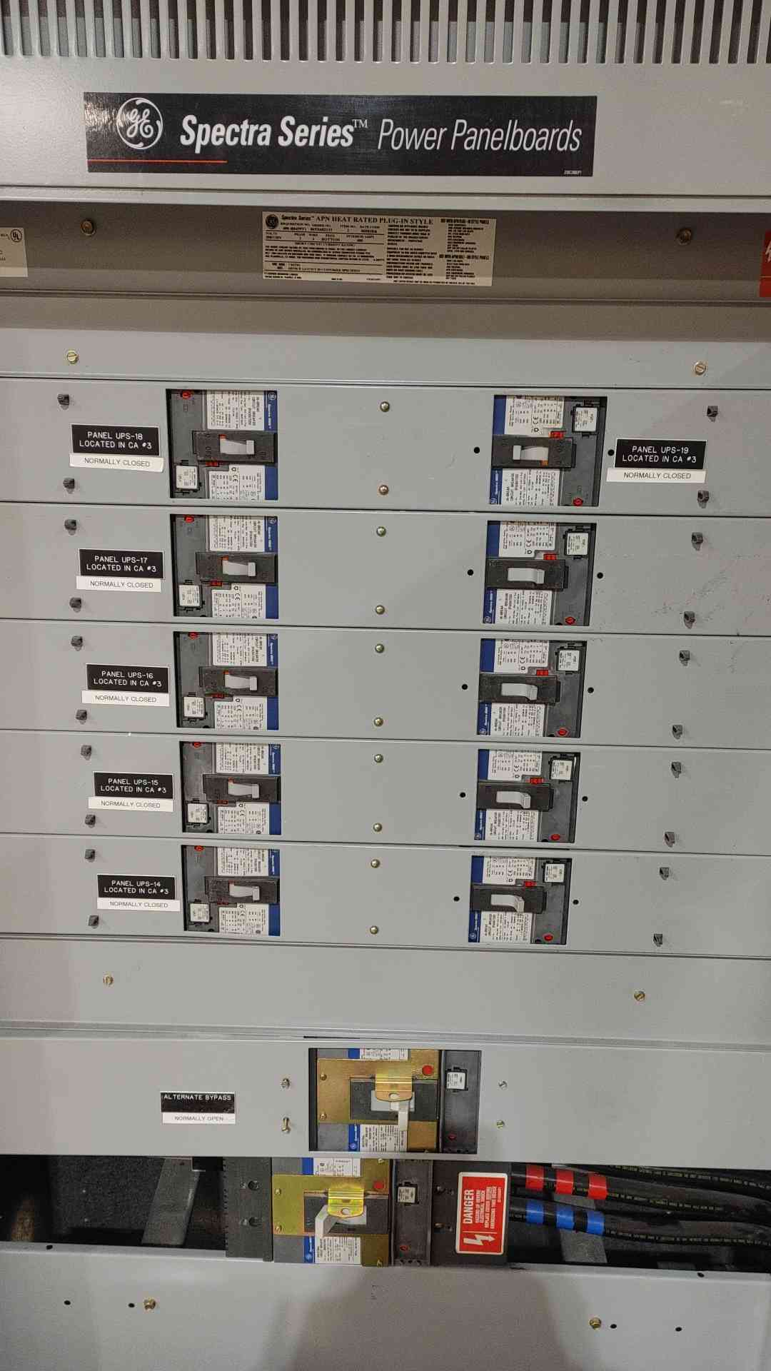 400 Amp. General Electric Spectra Series, Panelboard, 208/120 Volts, 3PH, 4W, 12 Breakers - Image 7