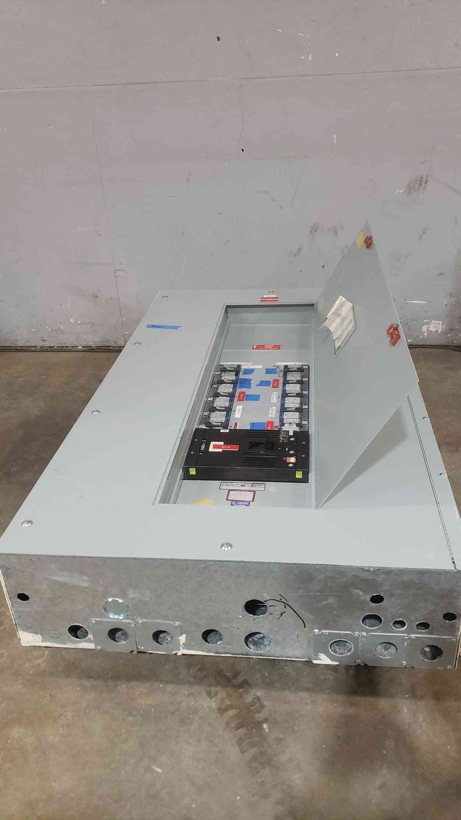 800 Amp. General Electric, Panelboard, 480/277 Volts, 3PH, 10 Breakers & Main - Image 2